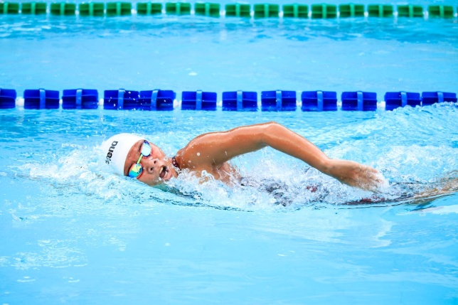 A person swimming in a swimming pool